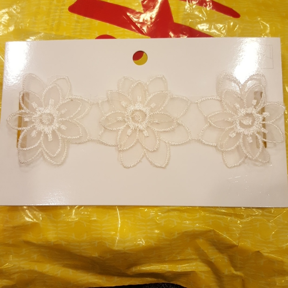 Free choker w/$10+ purchase
